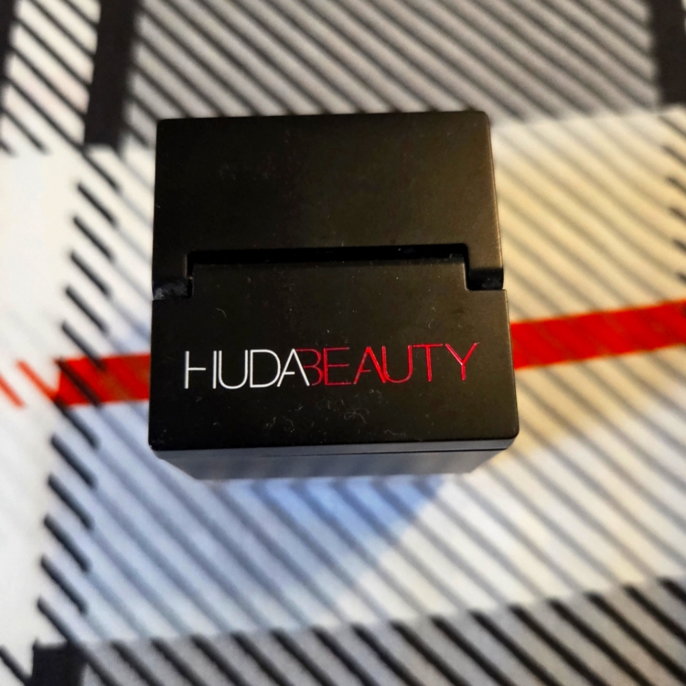 Huda Beauty Easy Bake Loose Baking & Setting Powder
